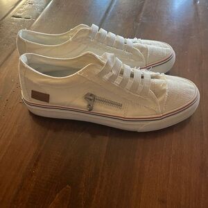 Blow fish Casual White Canvas Men’s Sneakers with Side Zip